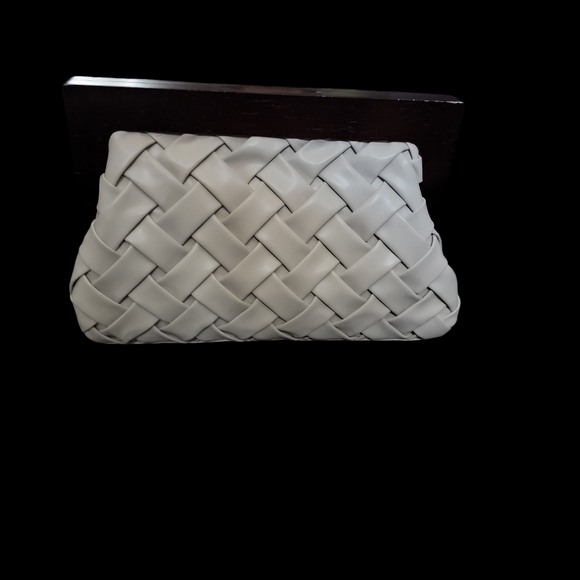 EUC! Shiraleah Chicago ivory vegan leather clutch! - Picture 3 of 6
